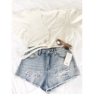TOBI LIGHT WASH HIGH RISE SHORTS